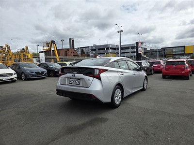 2019 Toyota Prius - Thumbnail