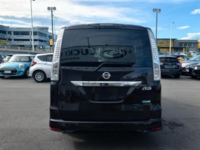 2013 Nissan Serena - Thumbnail