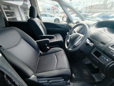 2013 Nissan Serena - Thumbnail