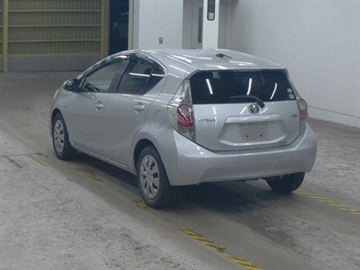 2012 Toyota Aqua - Thumbnail