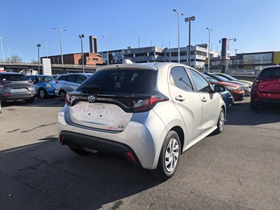 2022 Toyota YARIS - Thumbnail