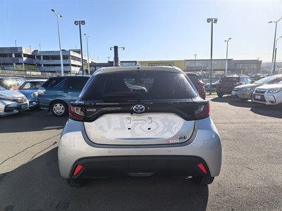 2022 Toyota YARIS - Thumbnail