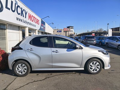 2022 Toyota YARIS - Thumbnail