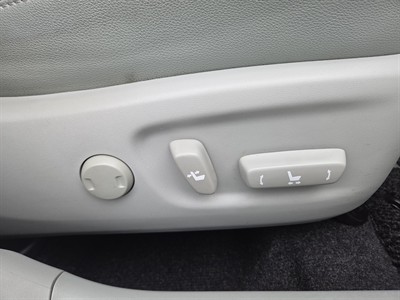 2013 Toyota Prius - Thumbnail