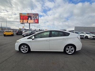 2013 Toyota Prius - Thumbnail