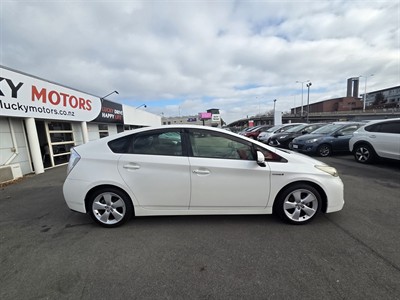 2013 Toyota Prius - Thumbnail