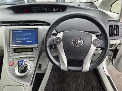 2013 Toyota Prius - Thumbnail