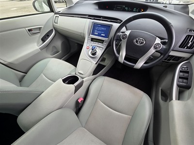 2013 Toyota Prius - Thumbnail