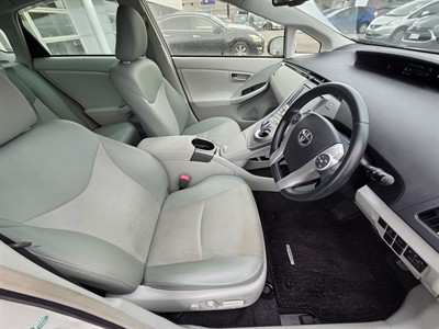 2013 Toyota Prius - Thumbnail