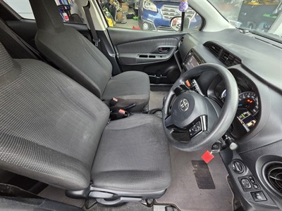 2017 Toyota Vitz - Thumbnail