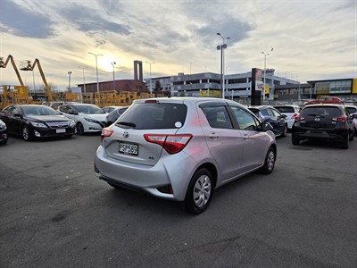 2017 Toyota Vitz - Thumbnail