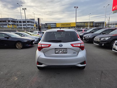 2017 Toyota Vitz - Thumbnail