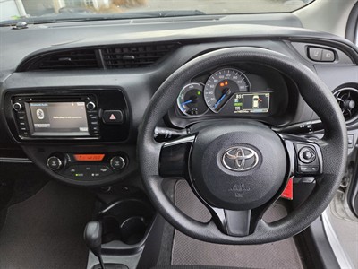 2017 Toyota Vitz - Thumbnail