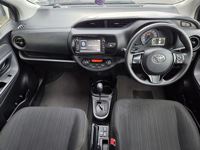 2017 Toyota Vitz - Thumbnail