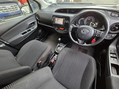 2017 Toyota Vitz - Thumbnail
