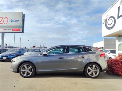 2013 Volvo V40 - Thumbnail