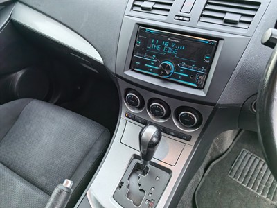 2010 Mazda AXELA - Thumbnail