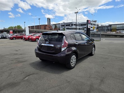 2016 Toyota Aqua - Thumbnail