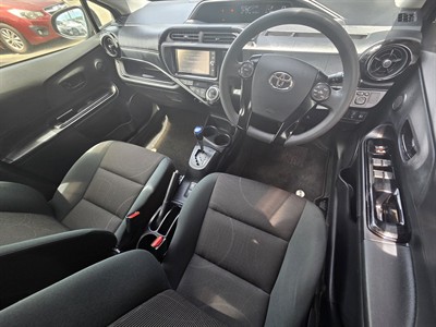 2016 Toyota Aqua - Thumbnail