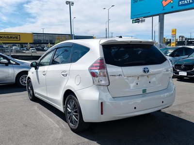 2016 Toyota Prius - Thumbnail