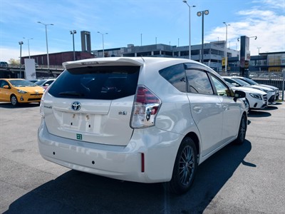 2016 Toyota Prius - Thumbnail