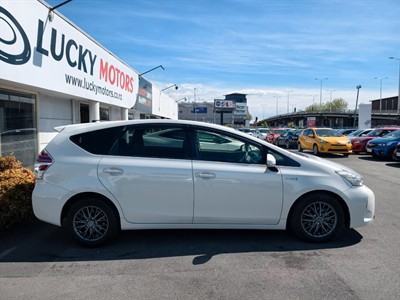 2016 Toyota Prius - Thumbnail