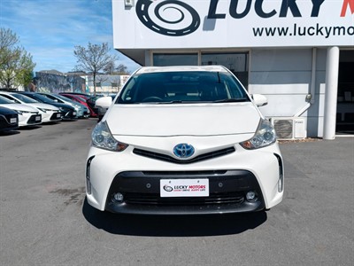 2016 Toyota Prius - Thumbnail
