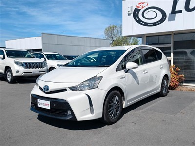 2016 Toyota Prius - Thumbnail