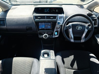 2016 Toyota Prius - Thumbnail