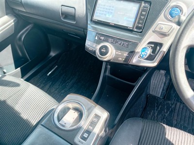 2016 Toyota Prius - Thumbnail