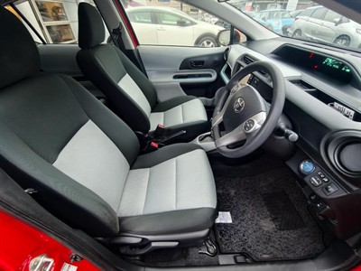2013 Toyota Aqua - Thumbnail