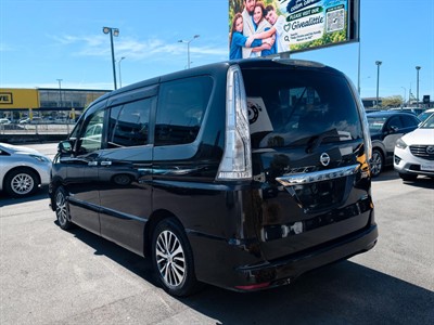 2015 Nissan Serena - Thumbnail