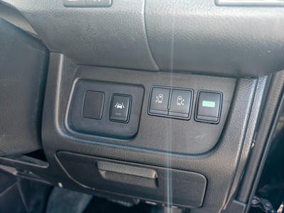 2015 Nissan Serena - Thumbnail