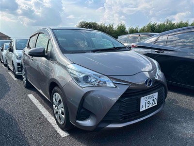 2017 Toyota Vitz - Thumbnail