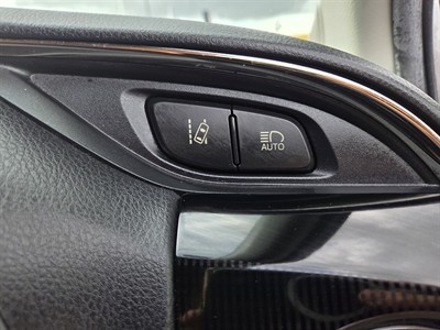 2017 Toyota Vitz - Thumbnail