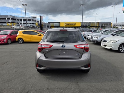 2017 Toyota Vitz - Thumbnail