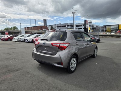 2017 Toyota Vitz - Thumbnail