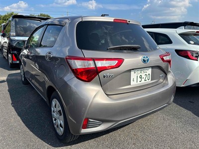 2017 Toyota Vitz - Thumbnail