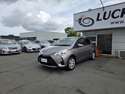 2017 Toyota Vitz - Thumbnail