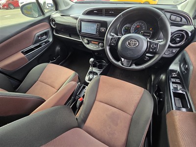 2017 Toyota Vitz - Thumbnail