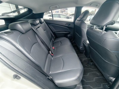 2018 Toyota Prius - Thumbnail