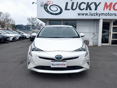 2018 Toyota Prius - Thumbnail