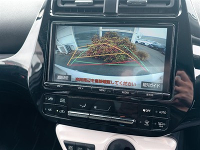 2018 Toyota Prius - Thumbnail