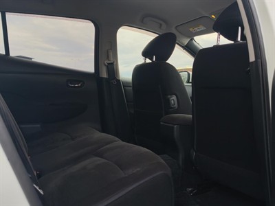 2017 Nissan LEAF - Thumbnail