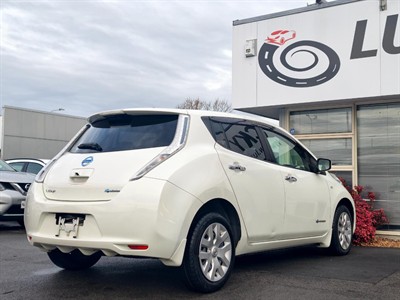 2017 Nissan LEAF - Thumbnail