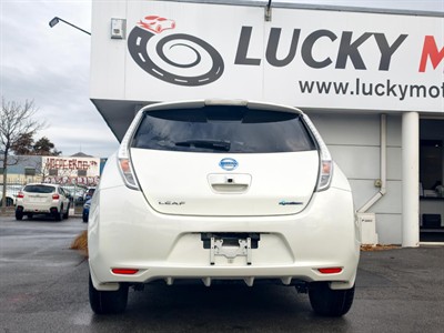 2017 Nissan LEAF - Thumbnail