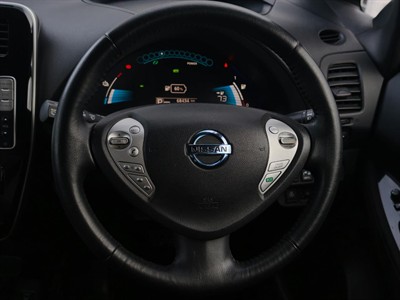 2017 Nissan LEAF - Thumbnail