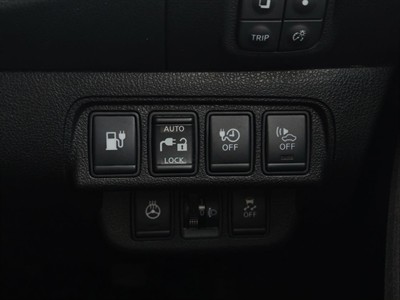 2017 Nissan LEAF - Thumbnail