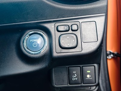 2015 Toyota Aqua - Thumbnail