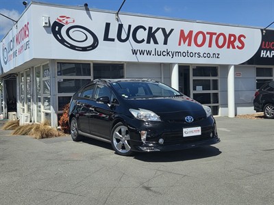 2015 Toyota Prius - Thumbnail